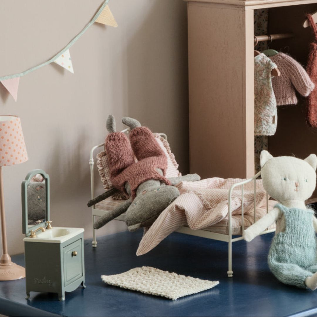 Maileg dollshouse bathroom dresser