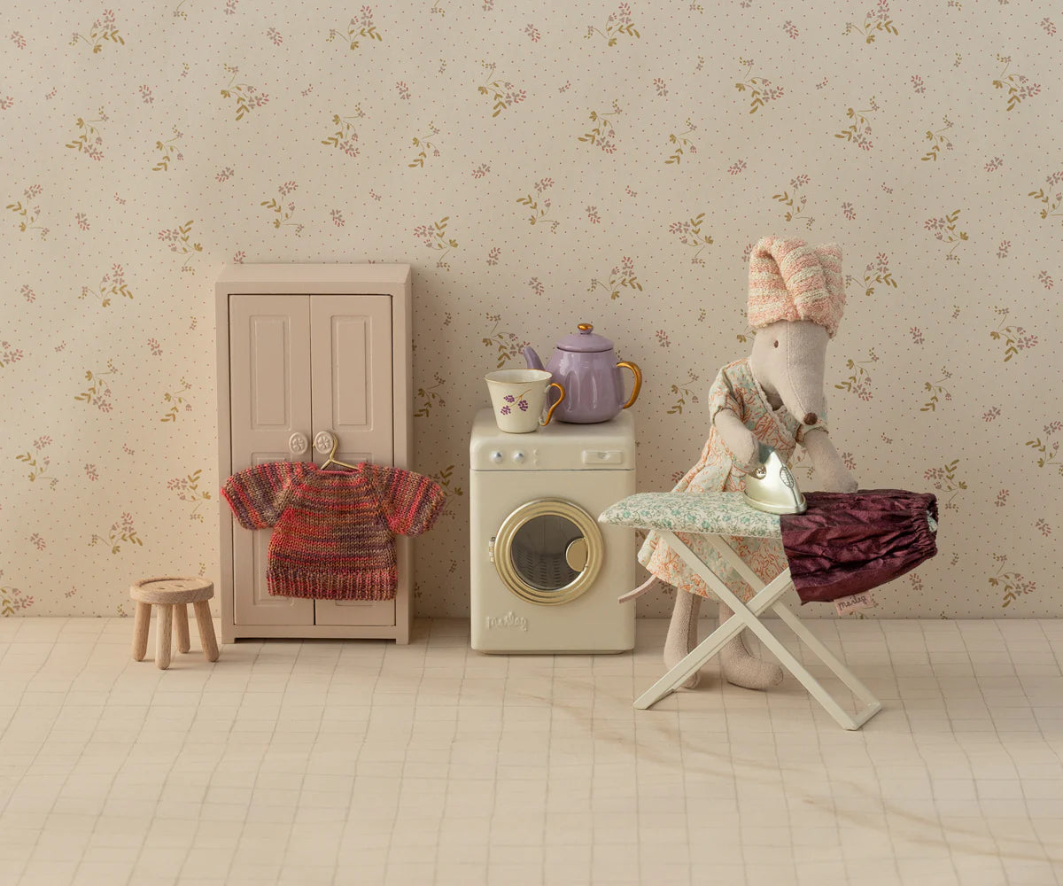 Maileg Mouse Wardrobe, Light Rose