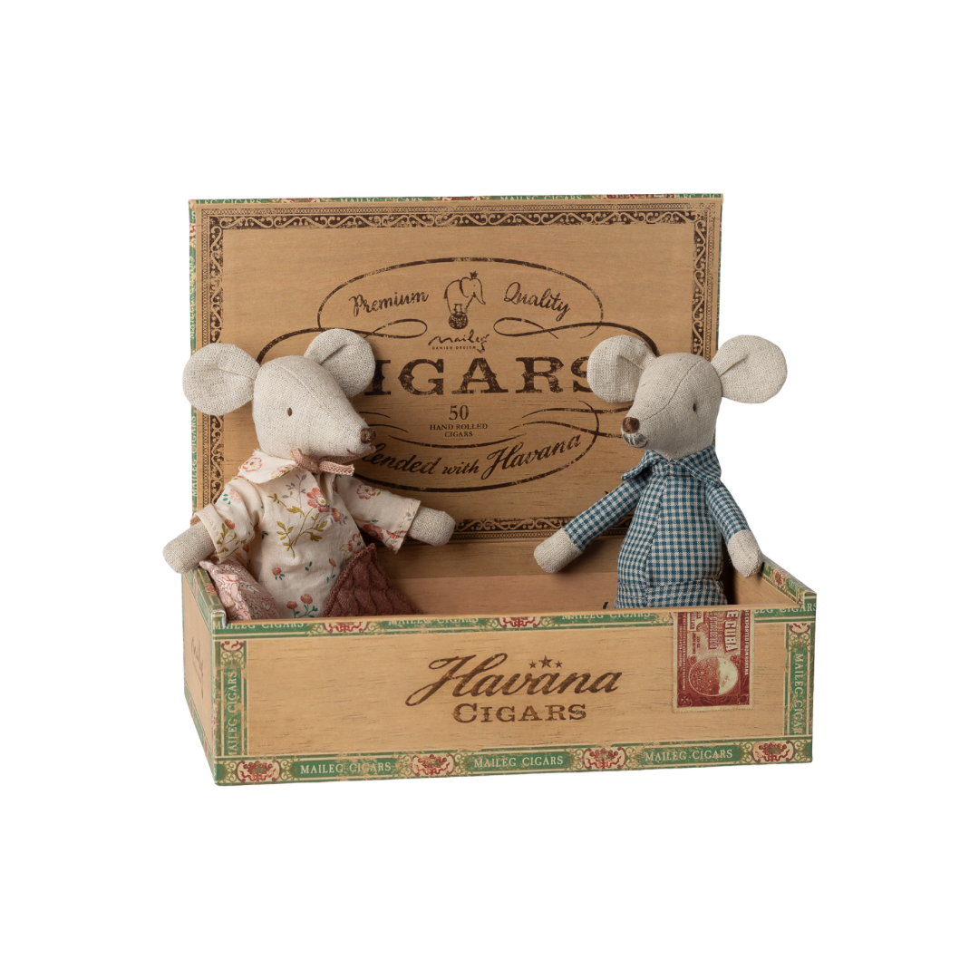 Maileg Grandma and grandpa mice in cigarbox