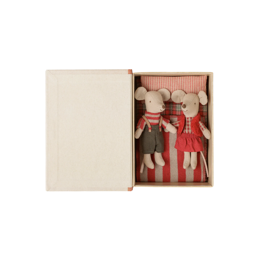 Maileg Christmas twin mice, Little sister and brother in book