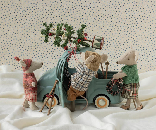 It’s Here! The Mouse in a Box Christmas Shop is Officially Open!