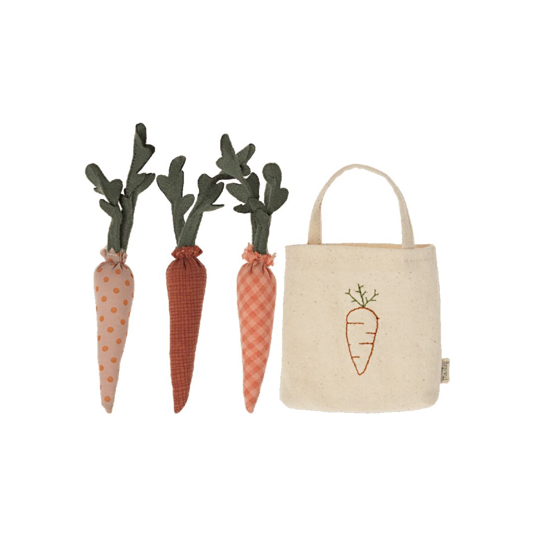 Maileg carrots in a shopping bag, Maileg bunny gift