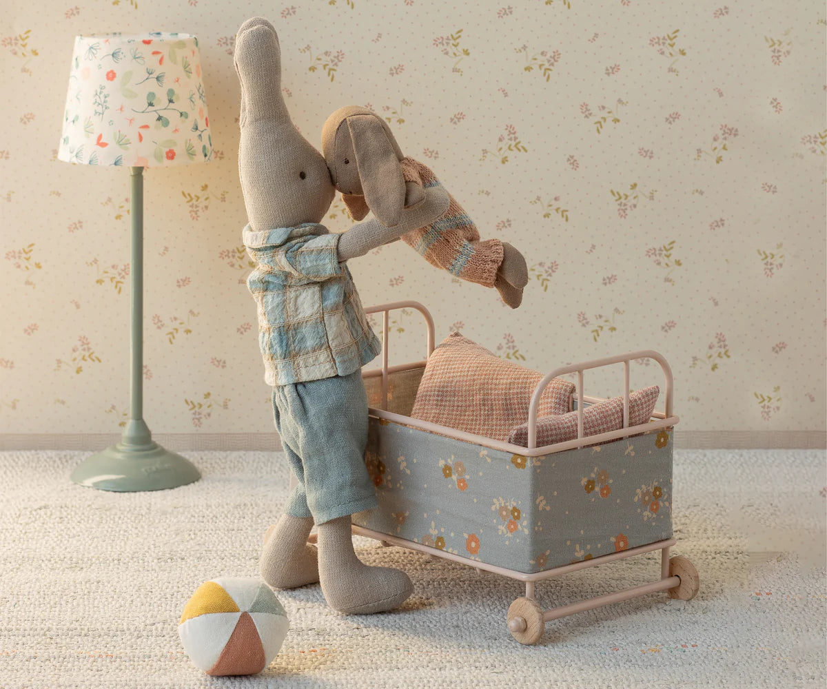 Maileg Rabbit, Micro - Brown - Dusty Rose knitted suit