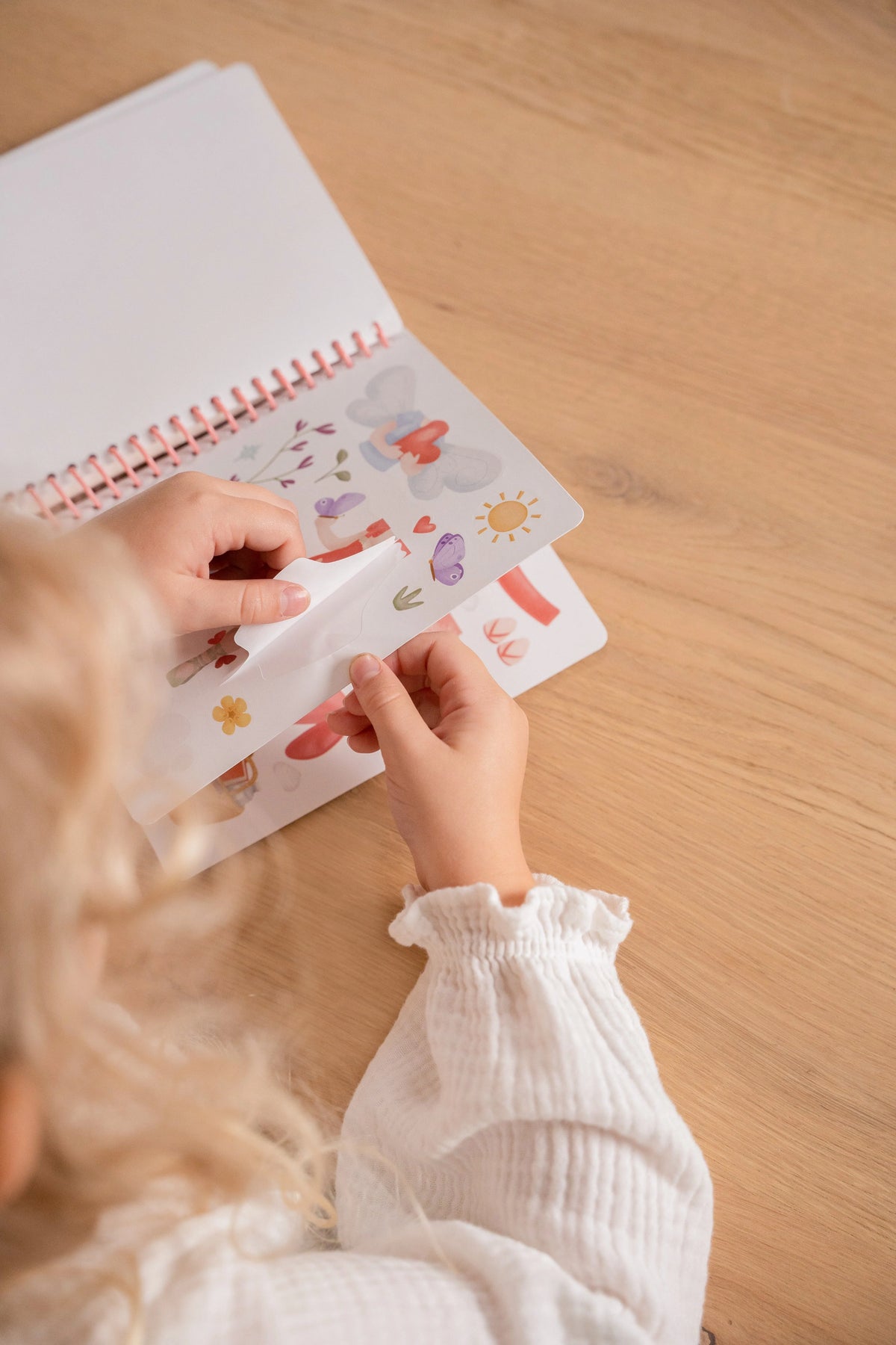 Little Dutch Dress me up book - Rosa & Friends
