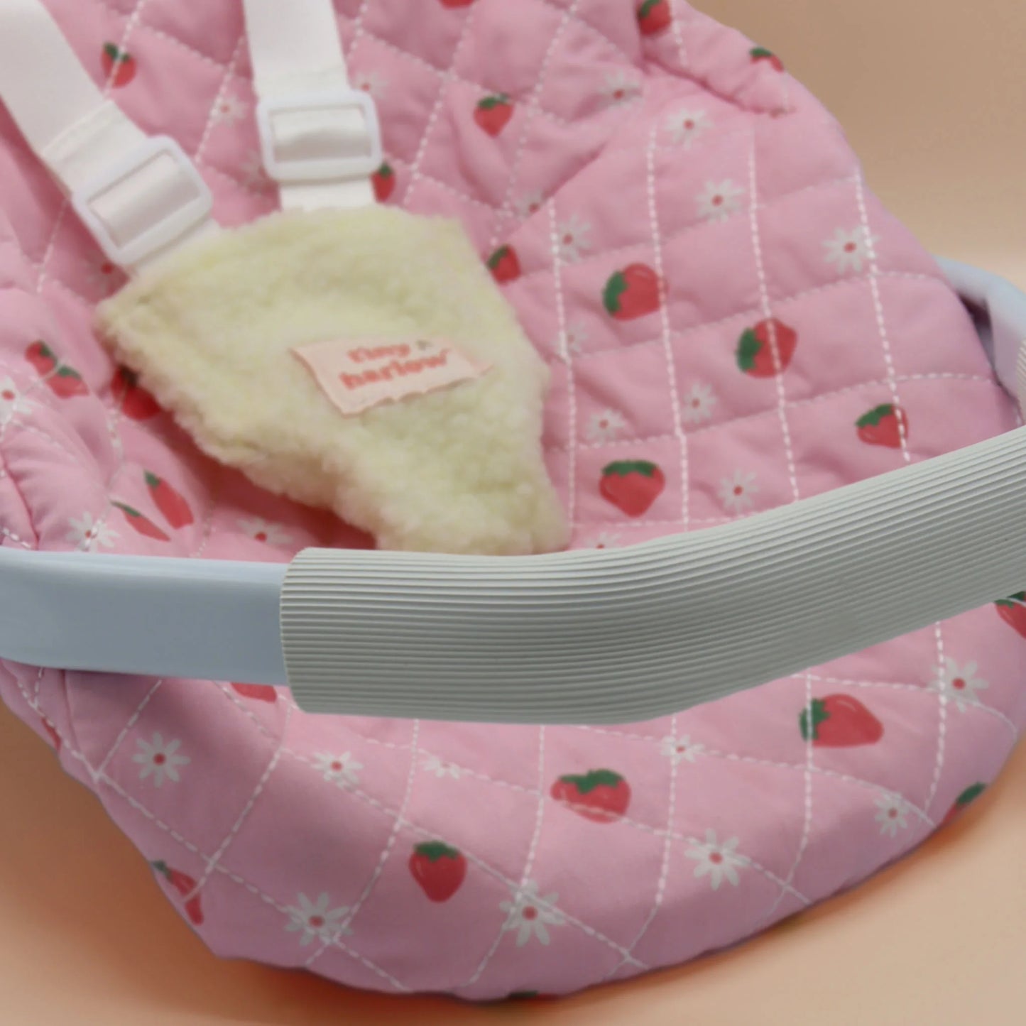 Tiny Harlow Car Seat - Strawberry Picnic