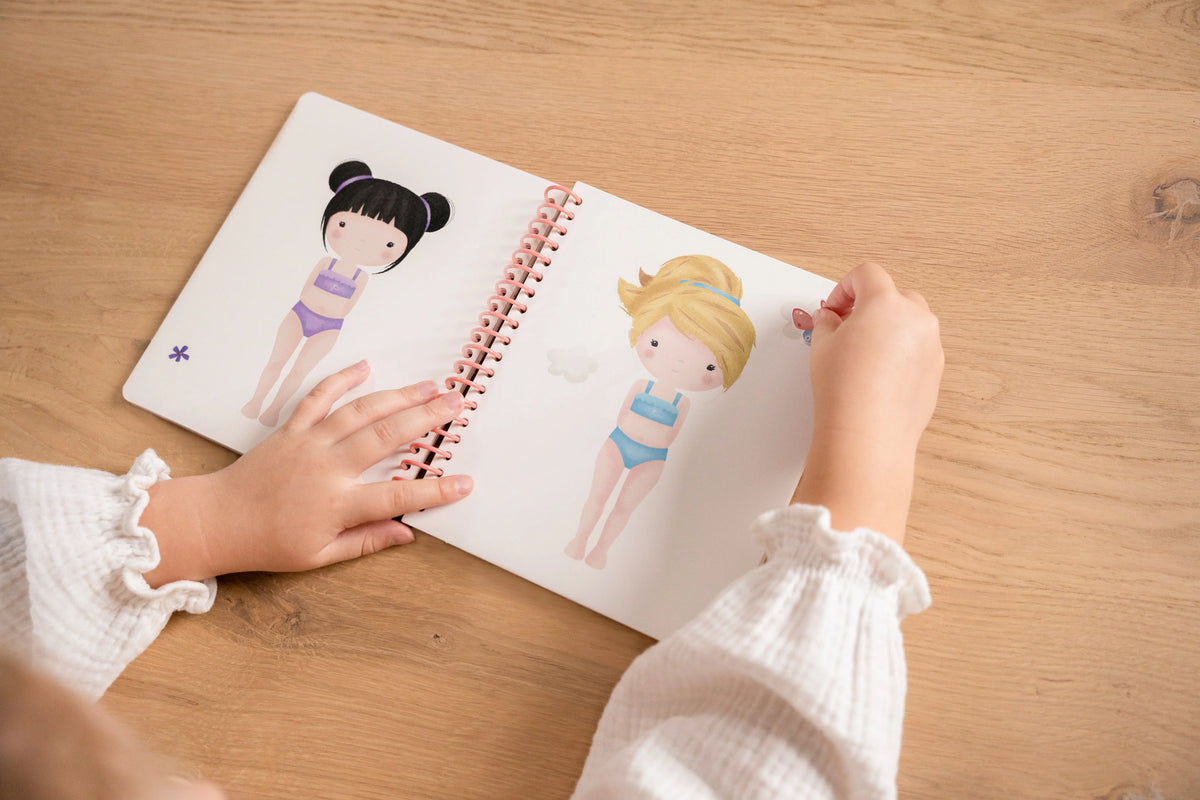 Little Dutch Dress me up book - Rosa & Friends