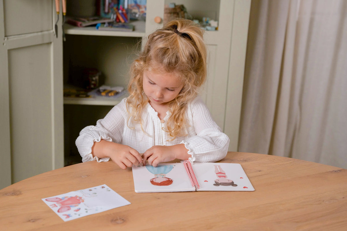 Little Dutch Dress me up book - Rosa & Friends