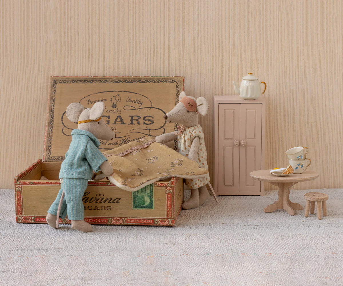 Maileg Mum & Dad mice in cigarbox