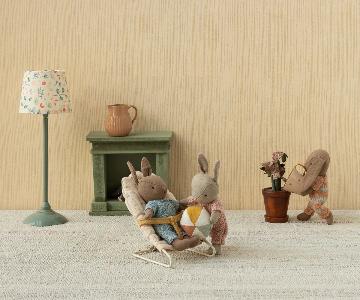 Mailer Danish Design Rabbit Maileg Rabbit, Micro - Brown - Dusty Rose knitted suit – Mouse in a Box