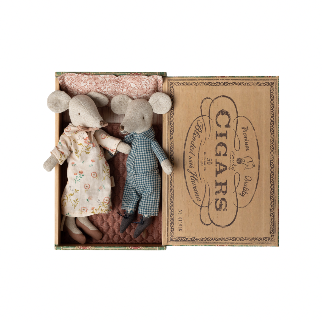 Maileg Grandma and grandpa mice in cigarbox