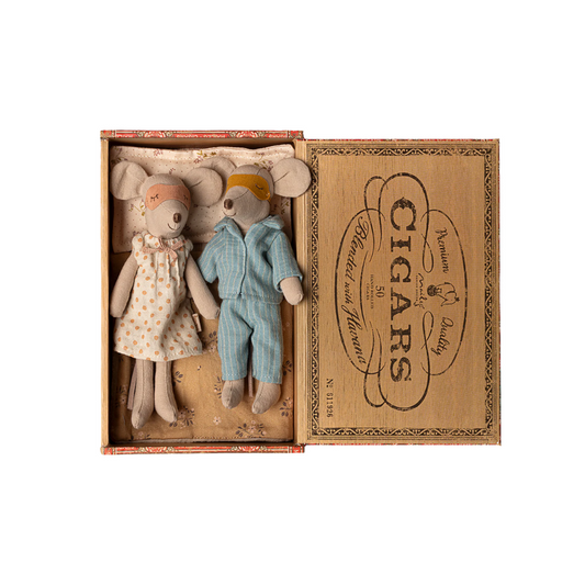 Maileg Mum & Dad mice in cigarbox