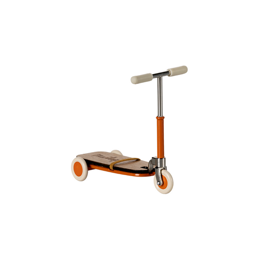 Maileg Mouse Scooter in orange for Imaginative Play - Designed for Magnetic Maileg Mice - Spring/Summer 2025