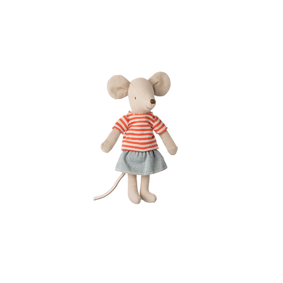 Maileg LouiMax's siter Mouse, Big sister, dressed in striped tshirt and blue skirt. Part of Maileg LouiMax collection. 