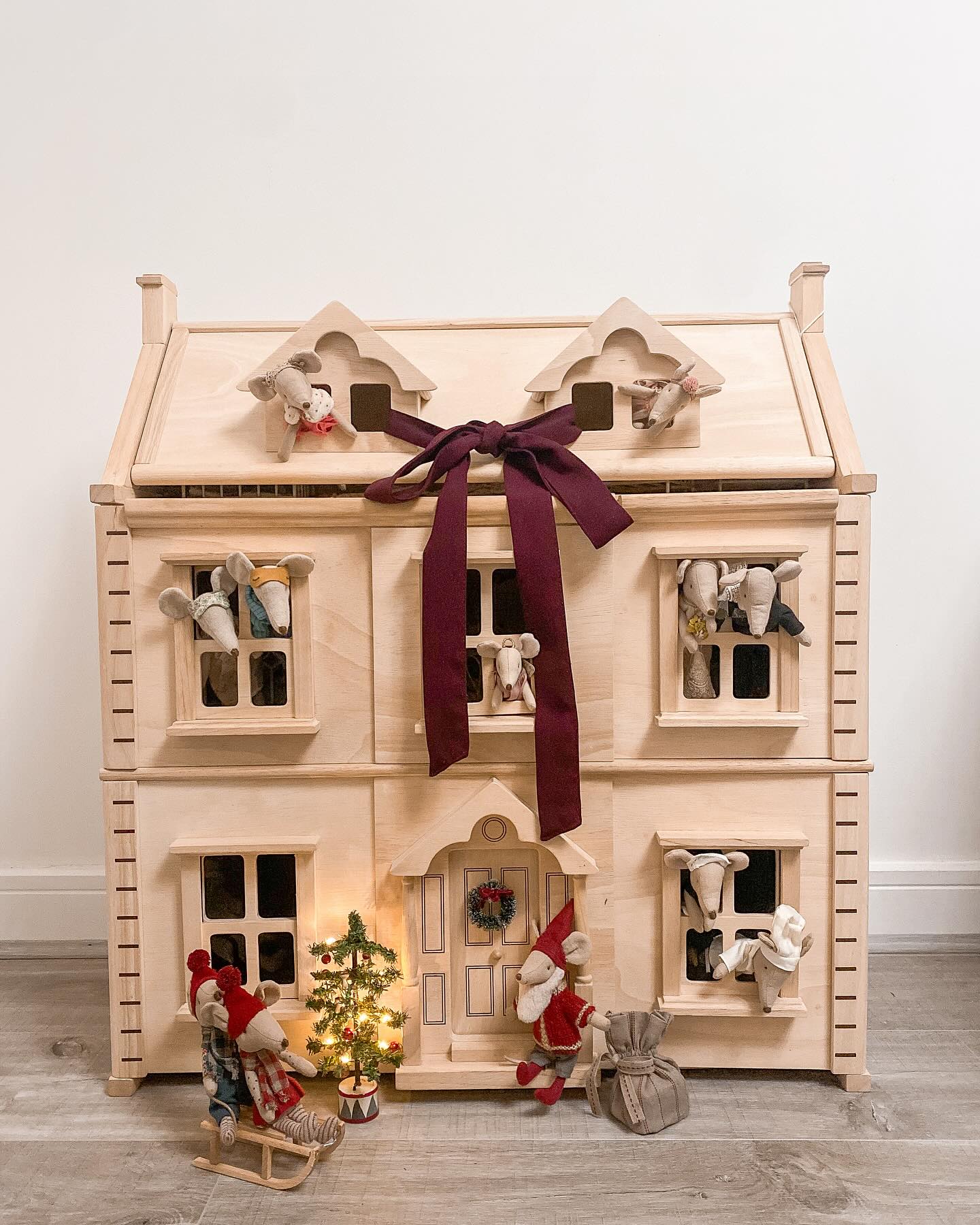 PlanToys Victorian Dollhouse: Plantoys victorian dollhouse decked for christmas with festive maileg mice and maileg santa mouse