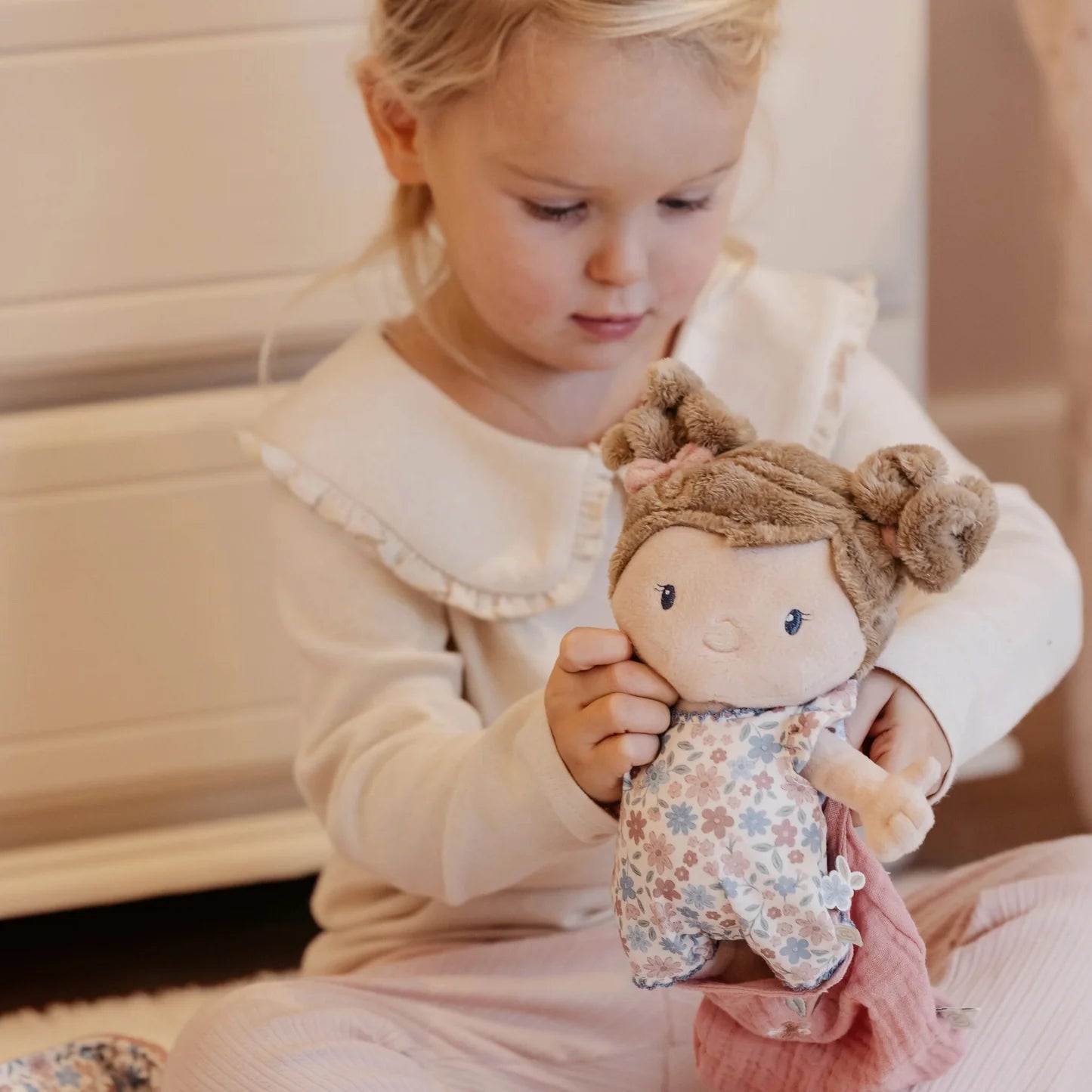 Little Dutch Baby Doll in Basket Rosa